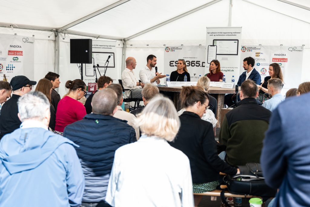 Tilskuerne til en debat på Scenen for Samfundsansvar til Folkemødet på Bornholm.