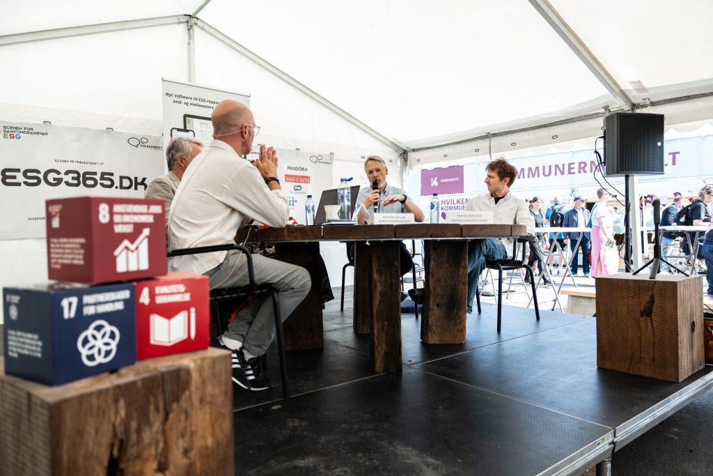 Per Ørum afholder en debat med Marie Gad, Mads Jedzini, Stefan Welin og Jarl Krausing på Scenen for Samfundsansvar.
