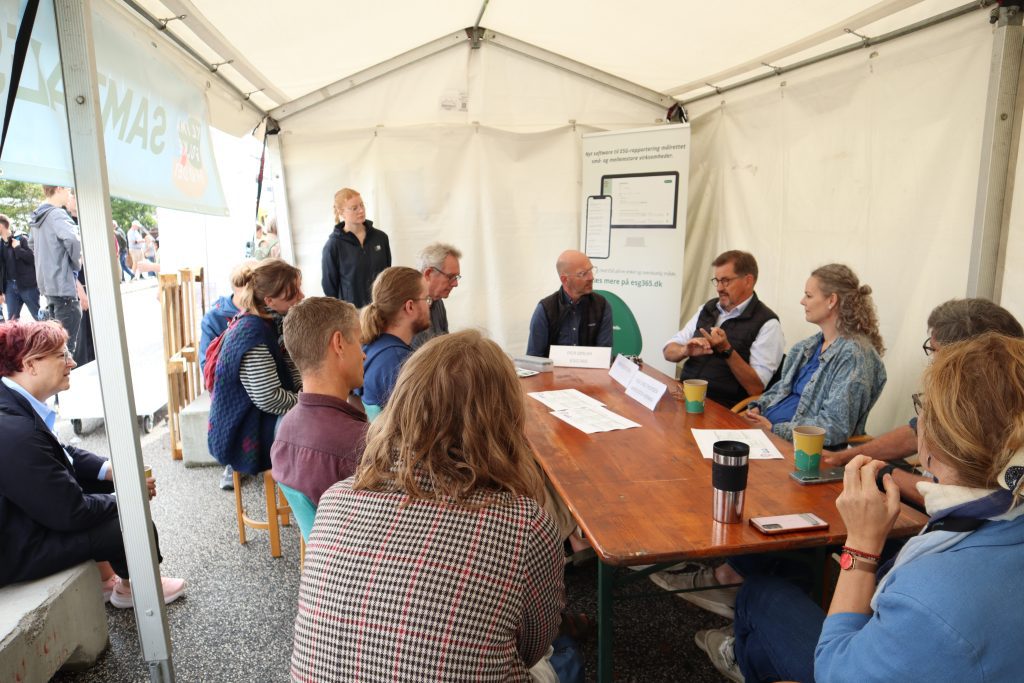 Samtalesalonen på Klimafolkemødet med Per Ørum, Bendt Bendtsen og Thea Lyng Thomsen.