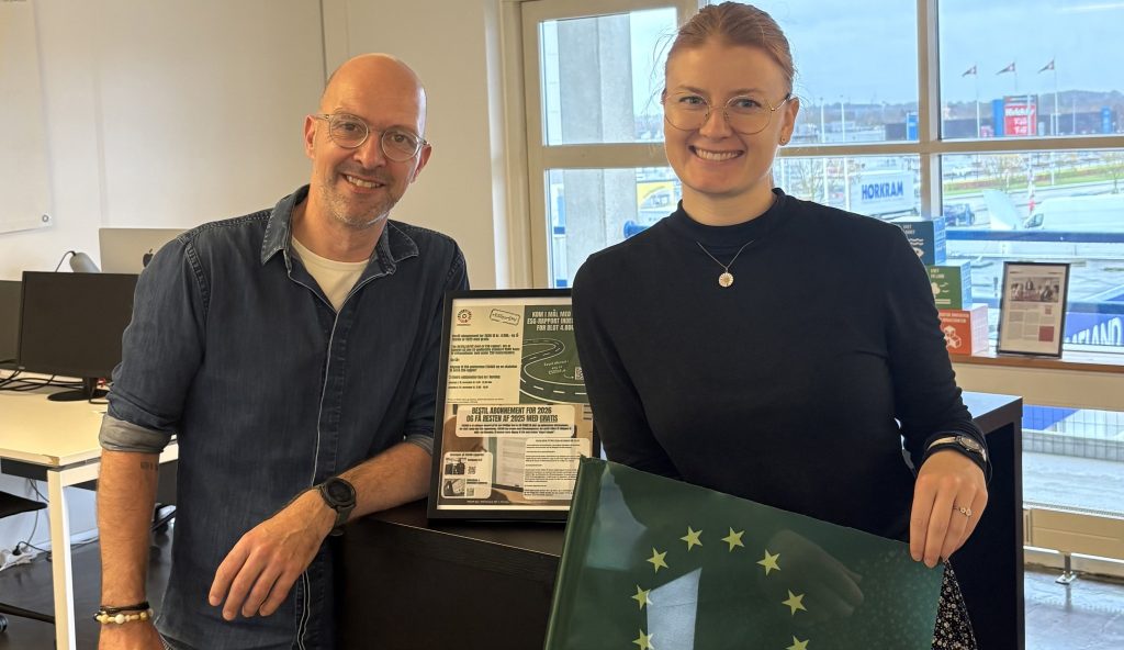 Per Ørum og Emma-Sofie Poulsen holder den grønne EU-fane højt